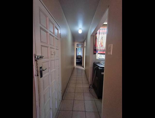 1 BEDROOM APARTMENT FOR SALE IN ESSENWOOD